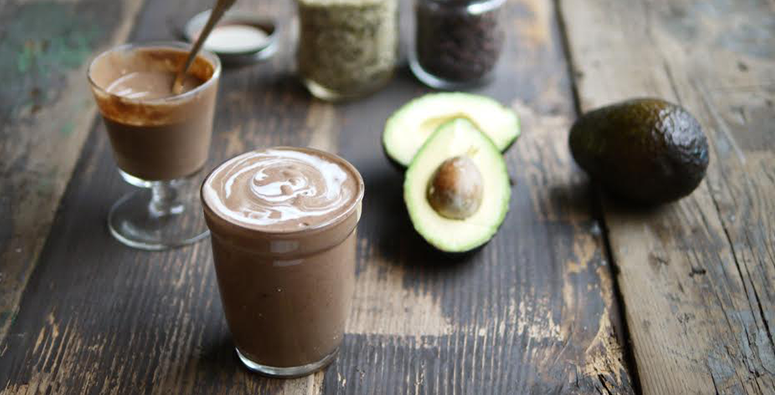 Avocado Smoothie with Chocolate, Coconut and Crunch Cacao Nibs